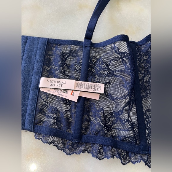 Victoria Secret Lace corset ✨🤍 - Picture 4 of 5